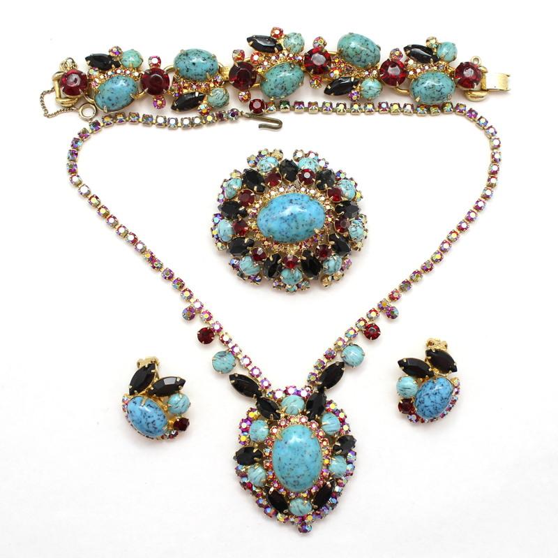 Front view of Turquoise Cabochons Spotted Necklace