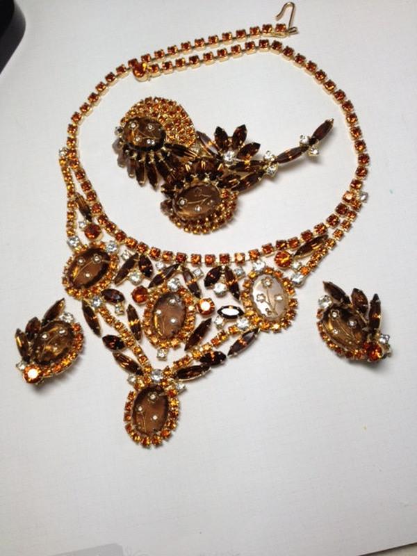 Front view of Topaz Oval Molded/Cut Necklace