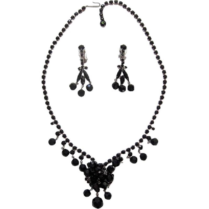 Front view of Black (jet) Chatons Only Necklace
