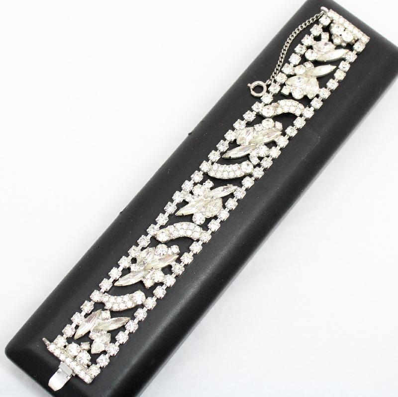 Front view of Clear Navettes Bracelet Flat Push In