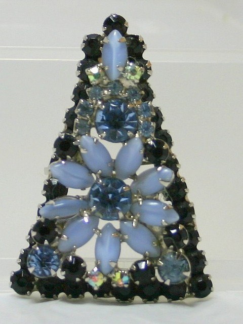 Front view of Cabochons Pin Pendant
