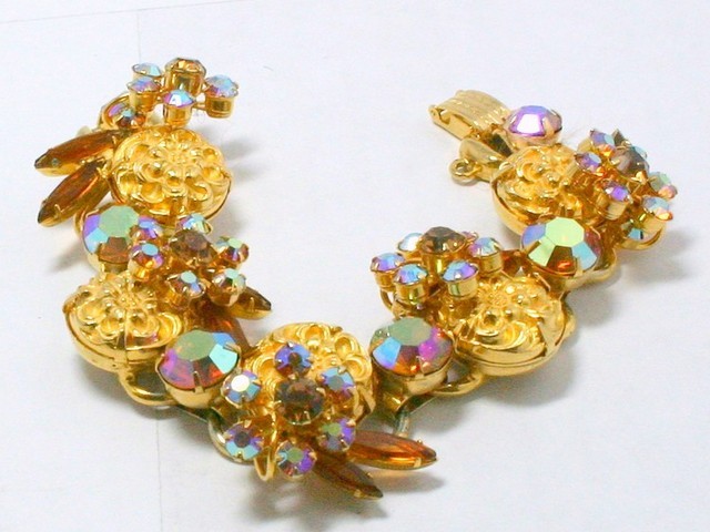 Front view of Topaz Cabochons Molded/Cut Bracelet 5 Link