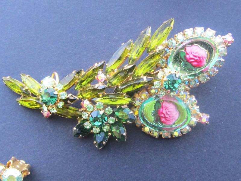 Front view of Green Oval Molded/Cut Brooch