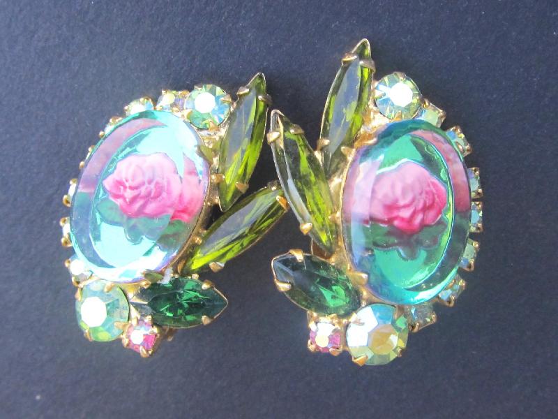 Front view of Green Oval Molded/Cut Earrings Clip