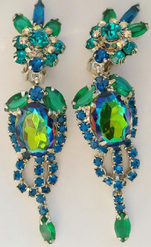 Front view of Green Oval Multi-Color/Shaded Earrings Clip