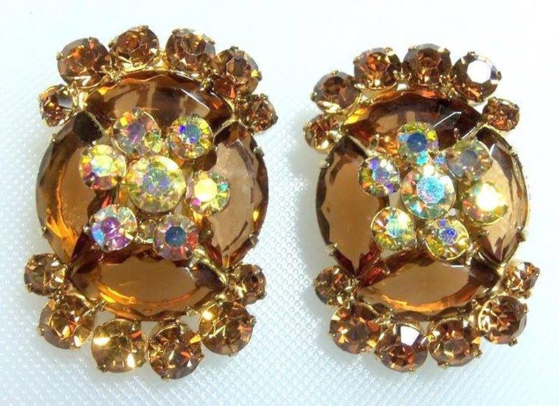 Front view of Topaz Navettes Earrings Clip