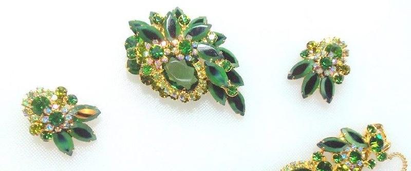 Front view of Green Oval Multi-Color/Shaded Brooch
