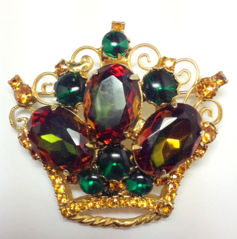 Front view of Fall Oval Multi-Color/Shaded Brooch