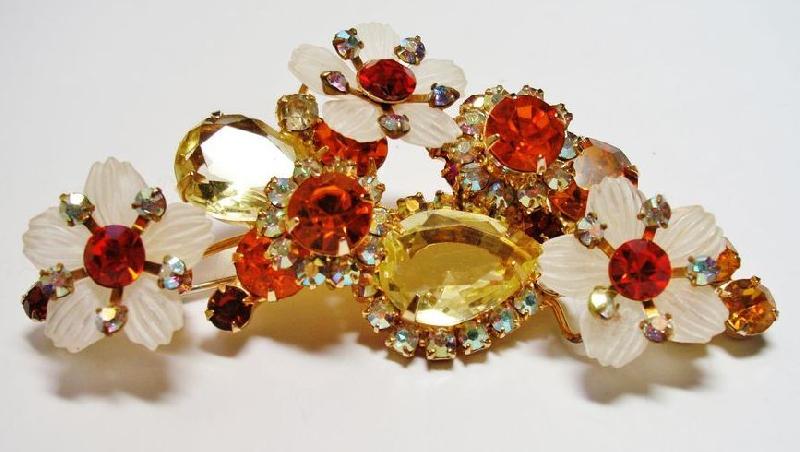 Front view of Fall Pear Frosted Brooch