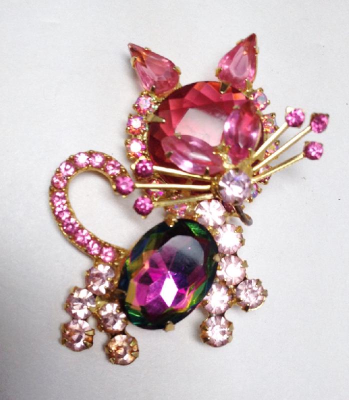 Front view of Pink Oval Multi-Color/Shaded Brooch