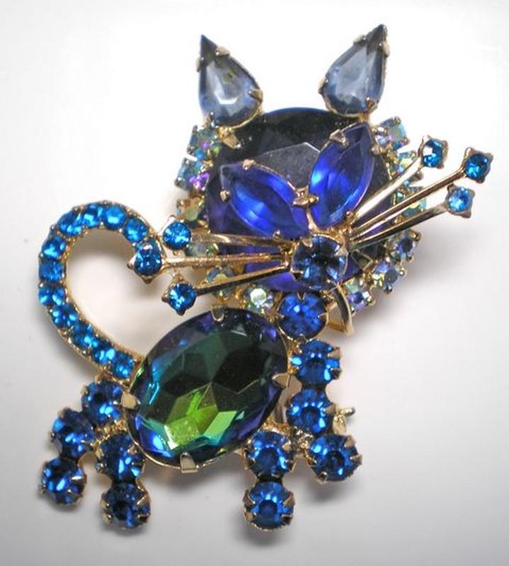 Front view of Blue Oval Multi-Color/Shaded Brooch