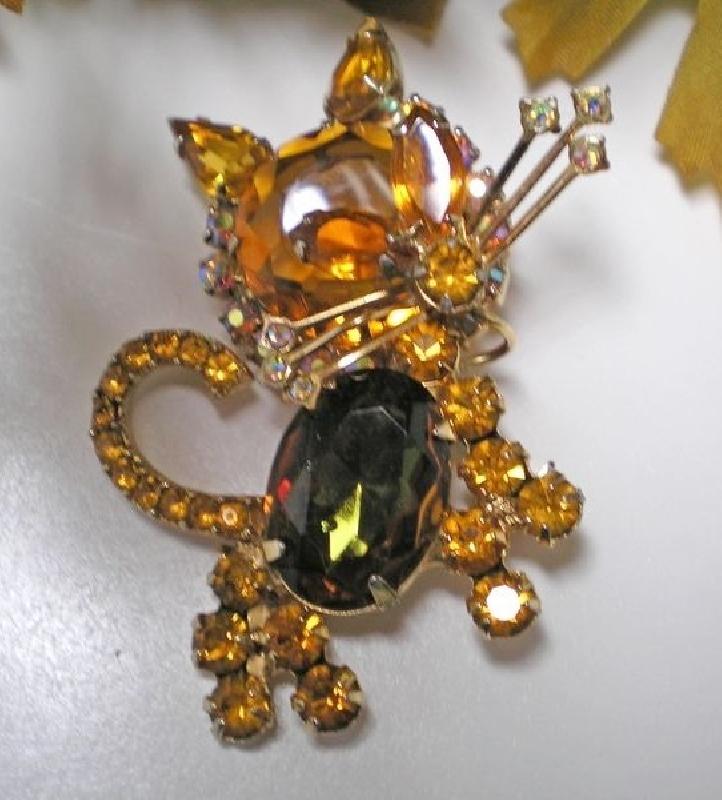 Front view of Topaz Oval Multi-Color/Shaded Brooch