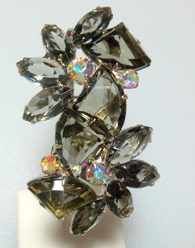 Front view of Gray (black Diamond) Pie Bracelet Clamper
