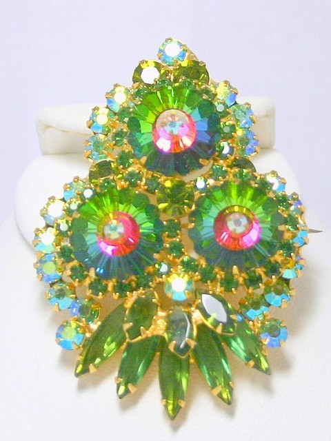 Front view of Green Navettes Rivoli/Margarita Pin Pendant