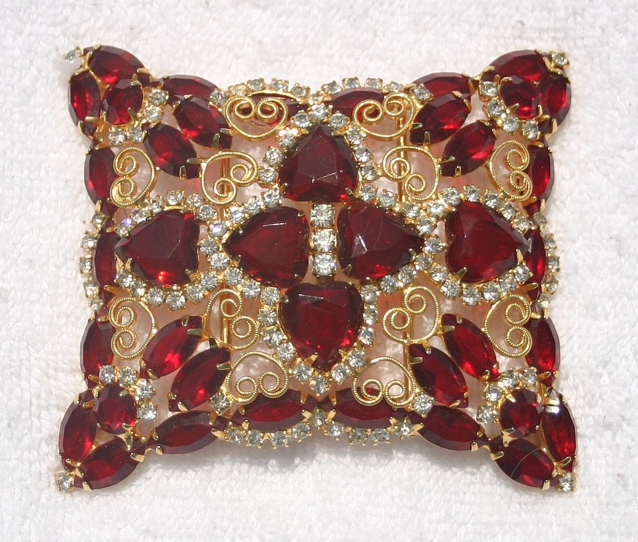 Front view of Red Heart Belt Buckle