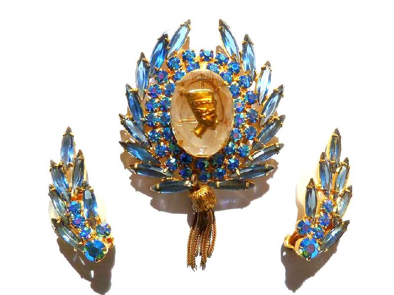 Front view of Blue Oval Molded/Cut Pin Pendant