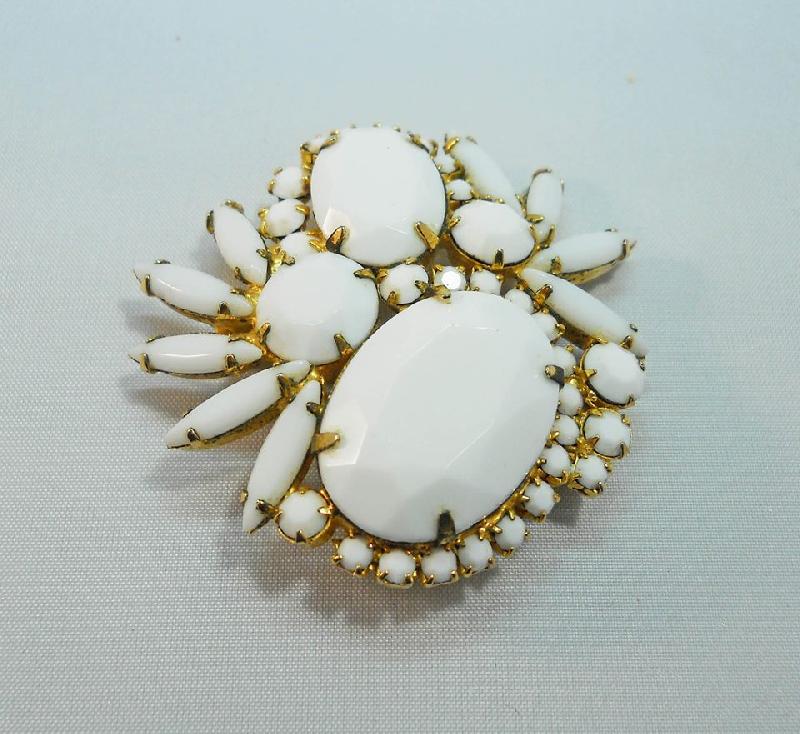 Front view of White (chalk Or Milk) Oval Brooch