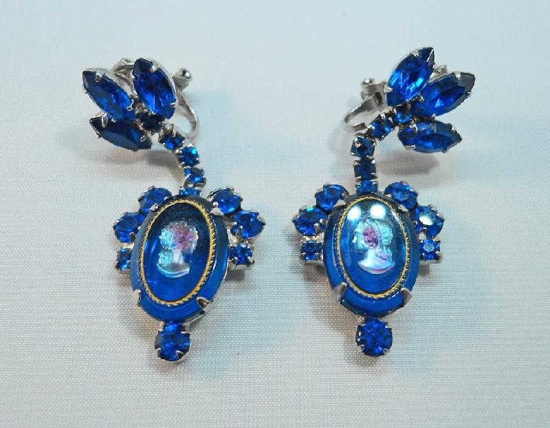 Front view of Blue Oval Molded/Cut Earrings Clip
