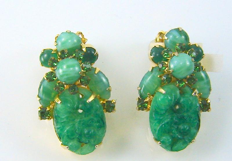 Front view of Green Oval Molded/Cut Earrings Clip