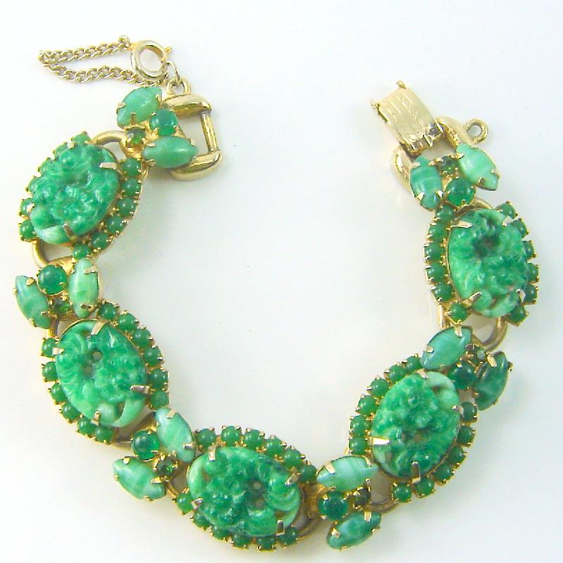 Front view of Green Oval Molded/Cut Bracelet 5 Link