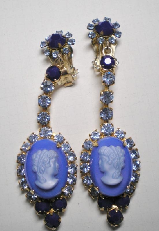 Front view of Blue Oval Molded/Cut Earrings Clip