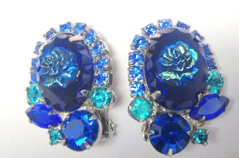Front view of Blue Oval Molded/Cut Earrings Clip