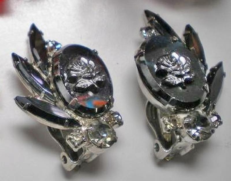 Front view of Hematite Oval Molded/Cut Earrings Clip