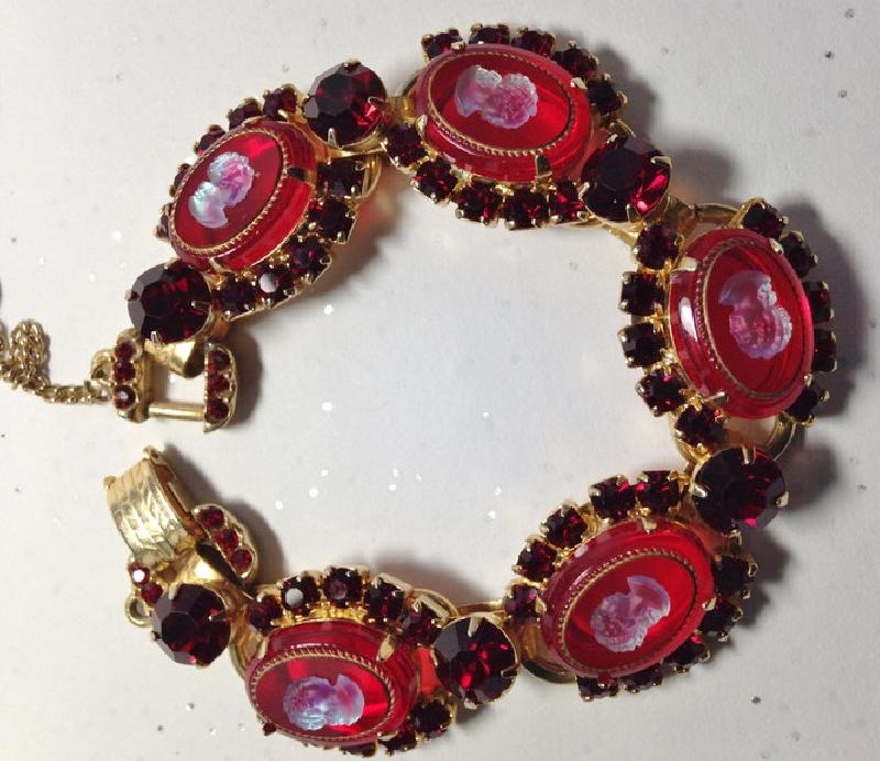 Front view of Red Oval Molded/Cut Bracelet 5 Link