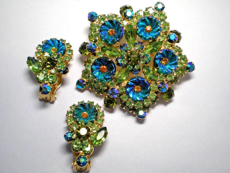 Front view of Green Navettes Molded/Cut Earrings Clip