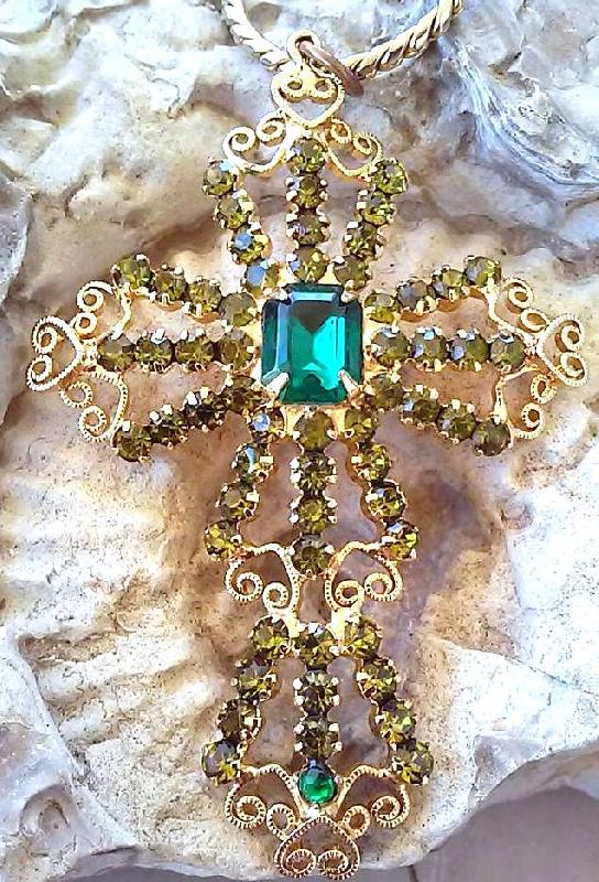 Front view of Green Chatons Only Pendant