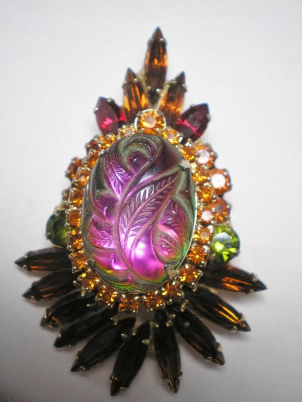 Front view of Fall Oval Molded/Cut Pin Pendant