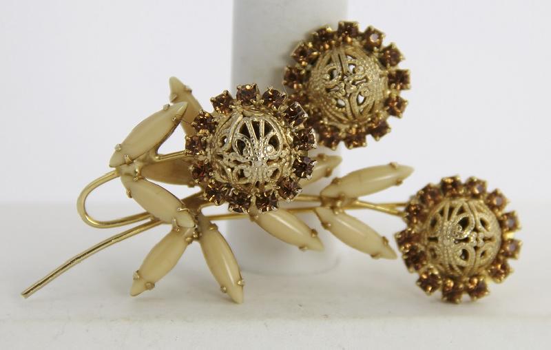 Front view of Cabochons Brooch