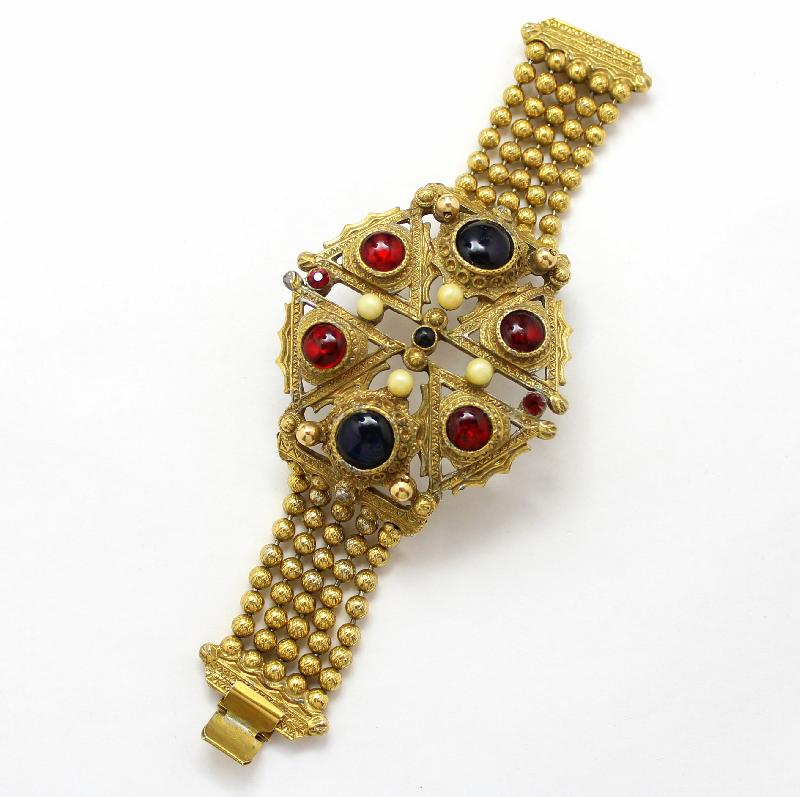 Front view of Red Cabochons Bracelet Flat Push In