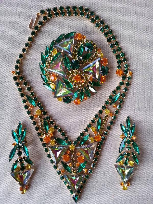 Front view of Green Triangle Multi-Color/Shaded Necklace