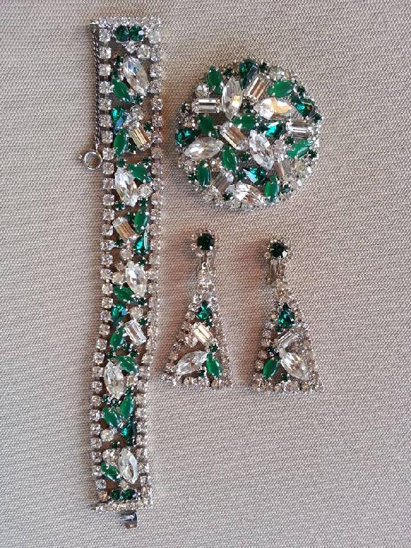 Front view of Green Baguettes Brooch