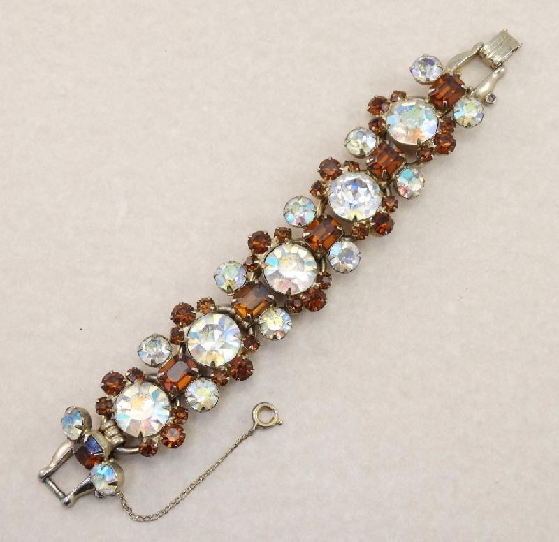 Front view of Topaz Baguettes Bracelet 5 Link