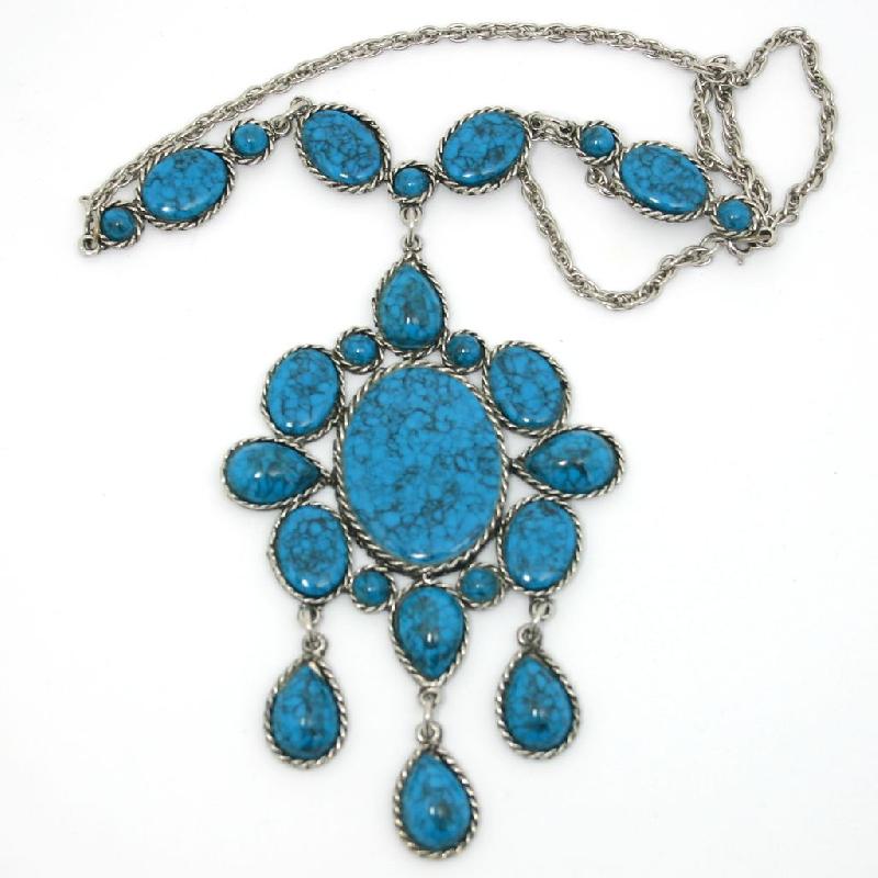 Front view of Turquoise Cabochons Necklace