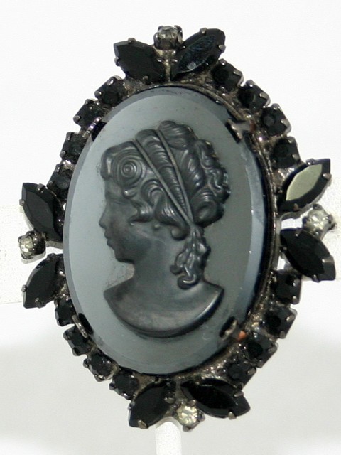 Front view of Black (jet) Oval Molded/Cut Pin Pendant