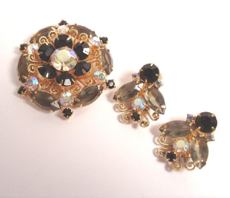 Front view of Gray (black Diamond) Navettes Earrings Clip