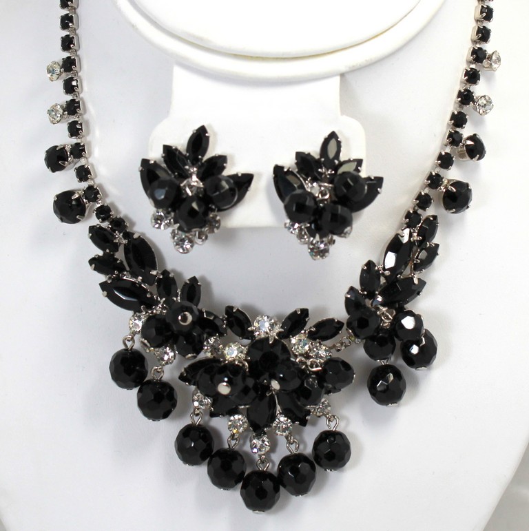 Front view of Black (jet) Navettes Earrings Clip