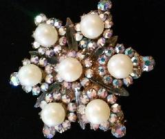 White (chalk Or Milk) Navettes Pearl Brooch