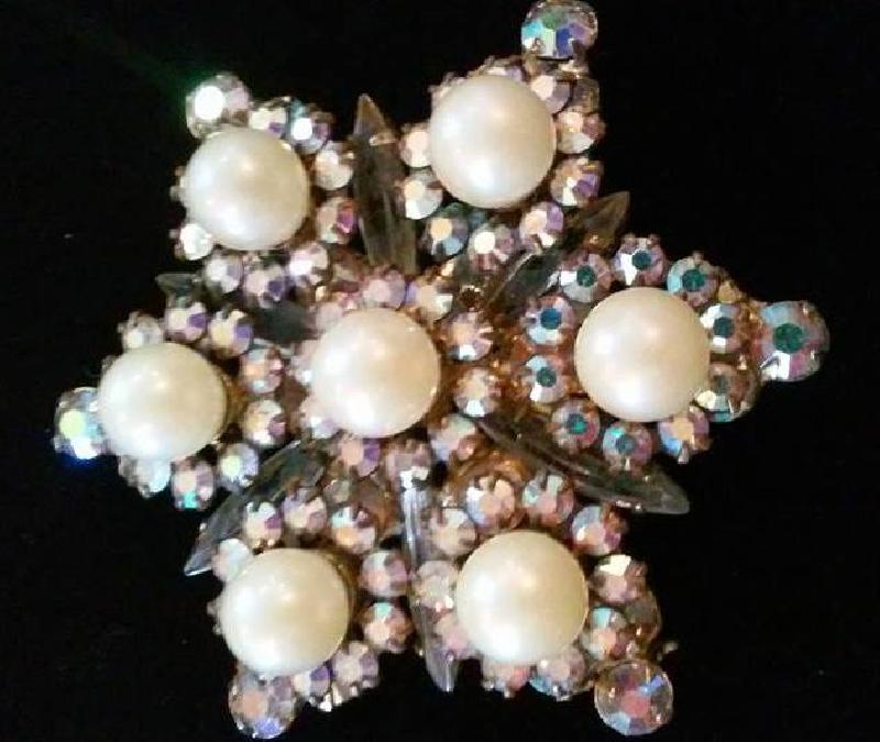 Front view of White (chalk Or Milk) Navettes Pearl Brooch