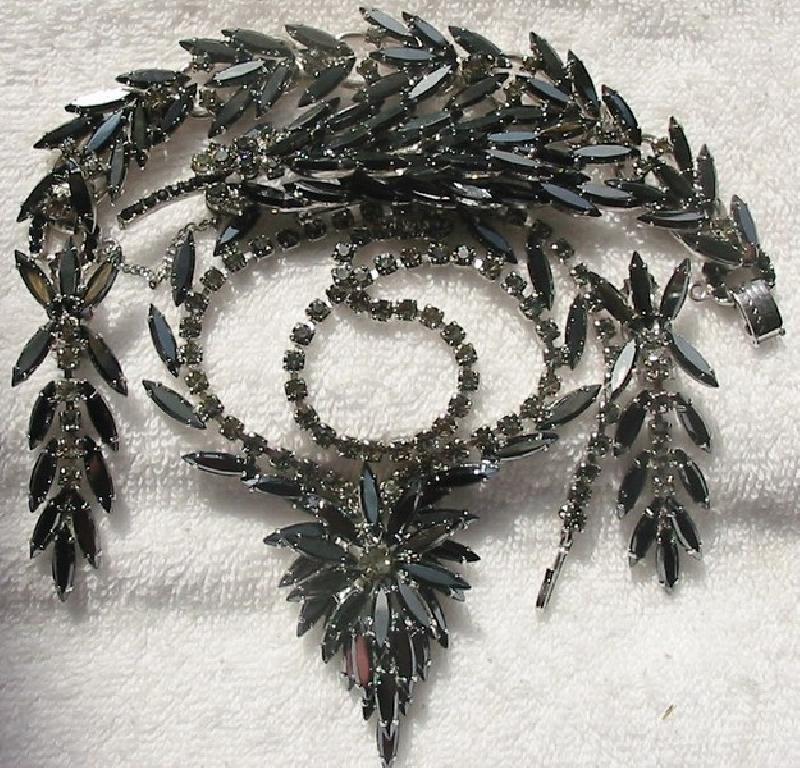 Front view of Hematite Navettes Earrings Clip