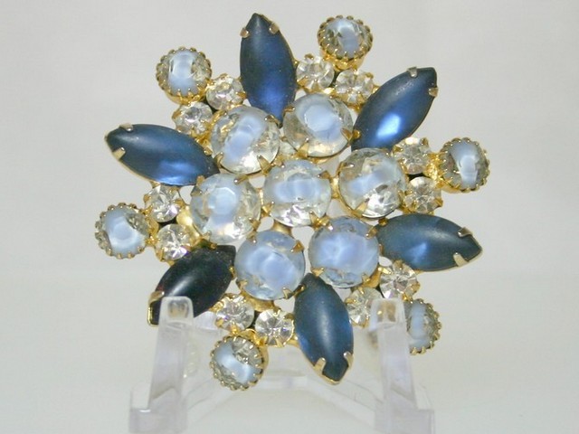 Front view of Blue Navettes Givre Brooch