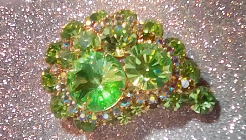 Front view of Green Chatons Only Rivoli/Margarita Brooch