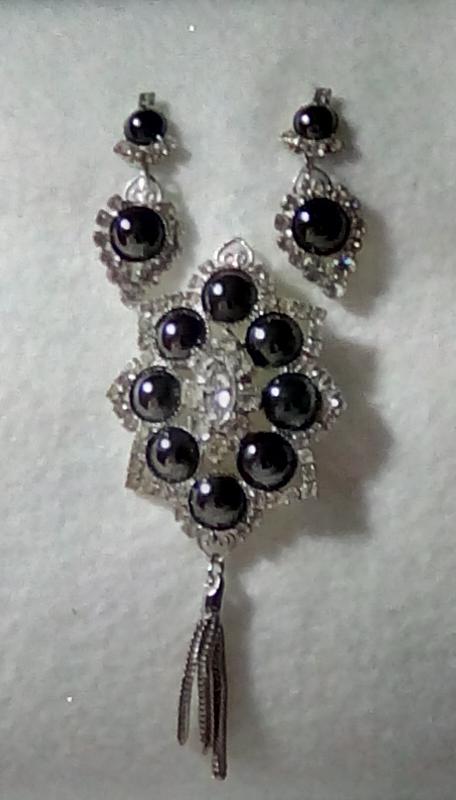 Front view of Hematite Cabochons Earrings Clip