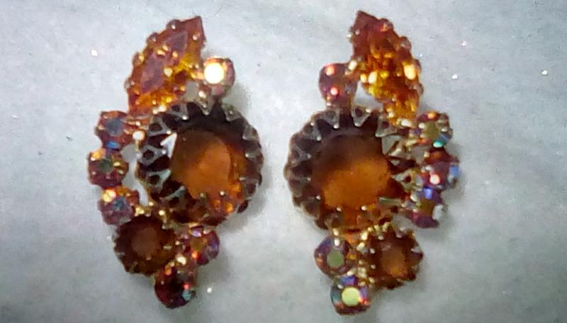 Front view of Topaz Chatons Only Earrings Clip