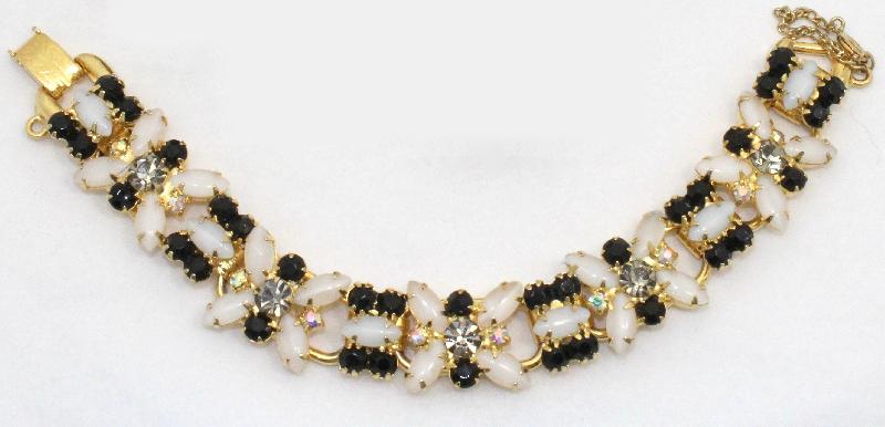 Front view of Black (jet) Cabochons Bracelet 5 Link