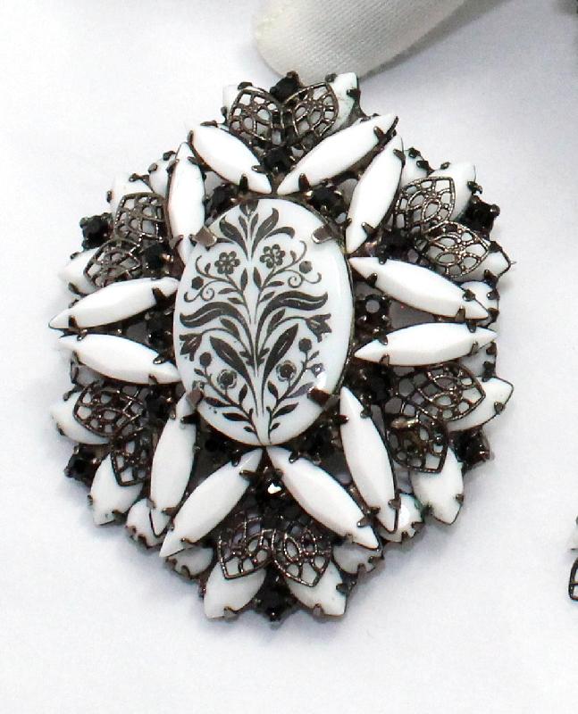 Front view of White (chalk Or Milk) Cabochons Painted (hand/Transfer) Brooch
