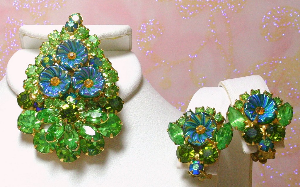 Front view of Multiple Colors Chatons Only Molded/Cut Pin Pendant